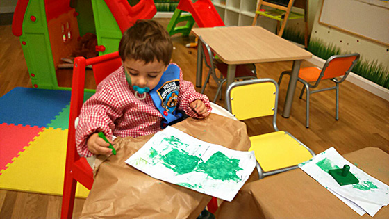 niño practicando inglés en Palencia